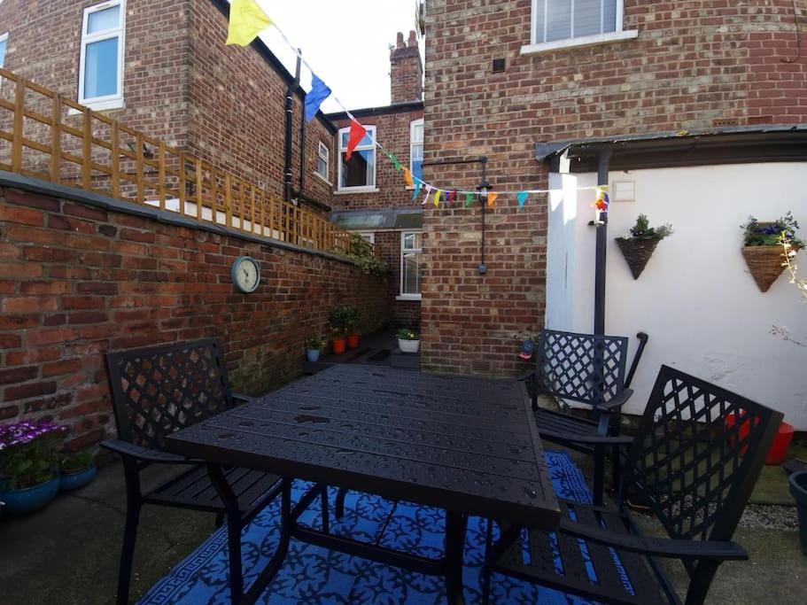 Villa Gorgeous Edwardian Terrace In Old Trafford Manchester Esterno foto